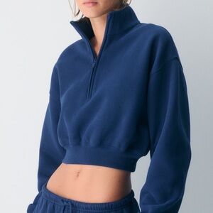 Aritzia Crop Cozy Boyfriend Sweat Fleece in Byron Blue